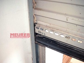 Gleiter, Unten Links Polynorm Finish Doors Deckenlauftor